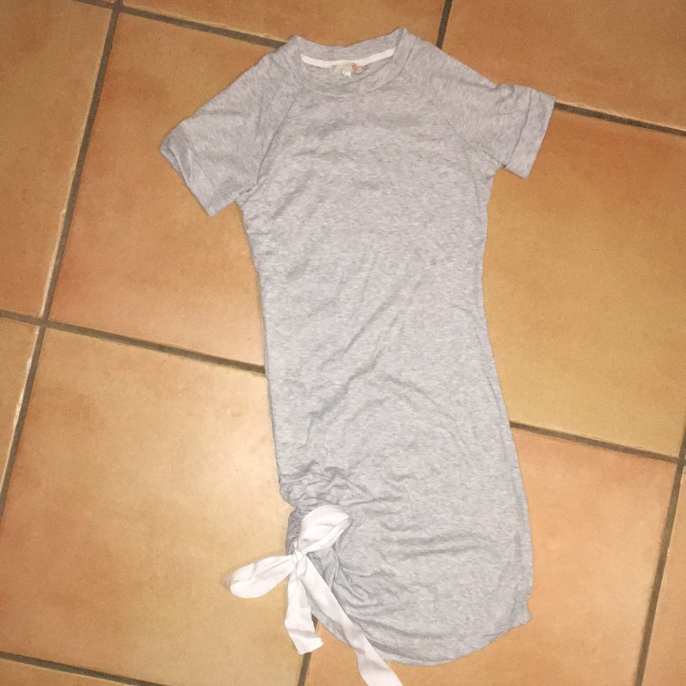 Like New Gray/ Grey Gianni Bini Scrunched Up Side Ribbon Dress